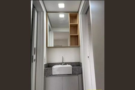 Banheiro de kitnet/studio para alugar com 1 quarto, 33m² em Butantã, São Paulo