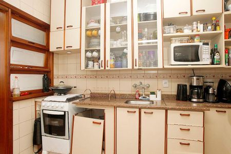 Apartamento à venda com 77m², 2 quartos e 1 vagaCozinha + Área de Serviço