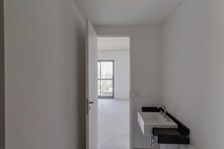 Banheiro de kitnet/studio à venda com 1 quarto, 29m² em Indianópolis, São Paulo