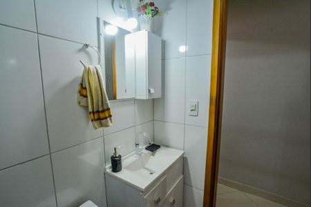 Casa à venda com 89m², 2 quartos e 2 vagas Casa à venda com 89m², 2 quartos e 2 vagasBanheiro Corredor