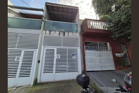 Casa à venda com 89m², 2 quartos e 2 vagas Casa à venda com 89m², 2 quartos e 2 vagasFachada