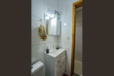 Casa à venda com 89m², 2 quartos e 2 vagas Casa à venda com 89m², 2 quartos e 2 vagasBanheiro Corredor