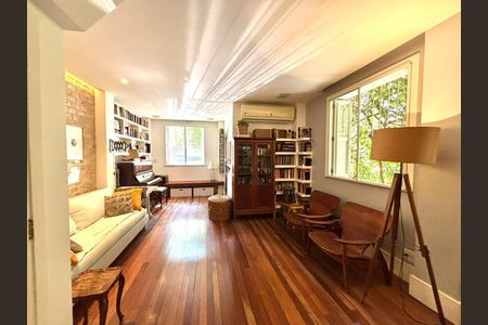 Casa à venda com 2 quartos, 196m² em Humaitá, Rio de Janeiro