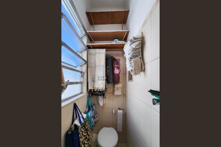 Apartamento à venda com 101m², 3 quartos e sem vaga Apartamento à venda com 101m², 3 quartos e sem vagaBanheiro de Serviço