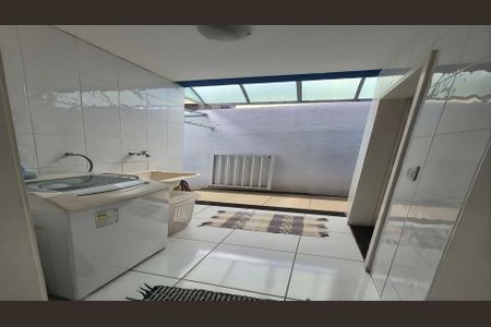 Casa à venda com 4 quartos, 230m² em Castelo, Belo Horizonte