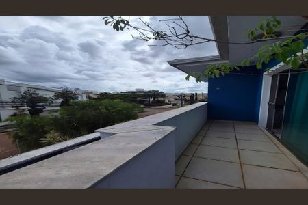 Casa à venda com 4 quartos, 230m² em Castelo, Belo Horizonte