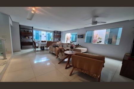 Casa à venda com 4 quartos, 230m² em Castelo, Belo Horizonte