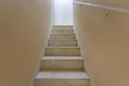 Escada  de casa à venda com 2 quartos, 146m² em Centro, Diadema