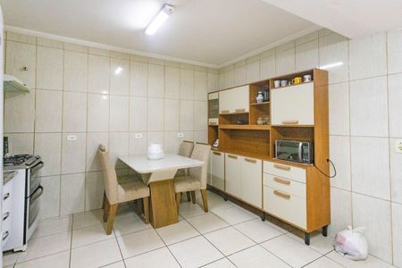 Casa à venda com 146m², 2 quartos e 2 vagasCozinha 