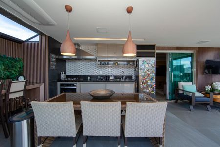 Apartamento à venda com 259m², 5 quartos e 4 vagasCOBERTURA