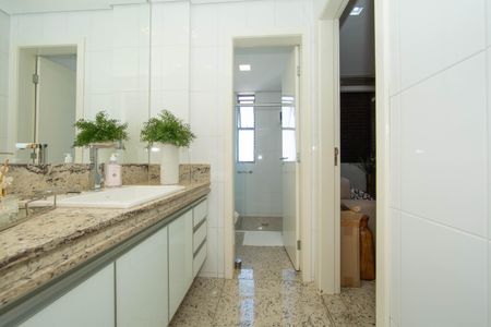 Apartamento à venda com 259m², 5 quartos e 4 vagasBANHEIRO1