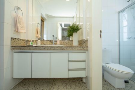 Apartamento à venda com 259m², 5 quartos e 4 vagasBANHEIRO1