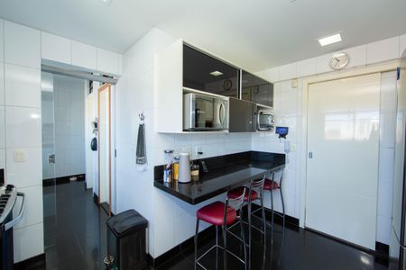 Apartamento à venda com 259m², 5 quartos e 4 vagasCOZINHA