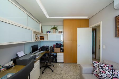Apartamento à venda com 259m², 5 quartos e 4 vagasQUARTO5