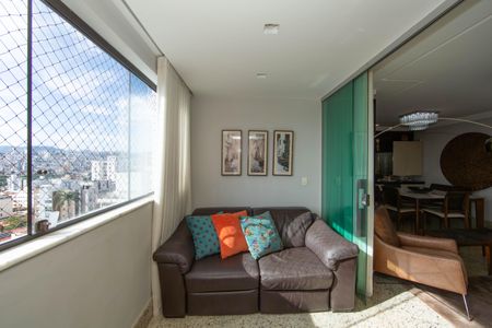 Apartamento à venda com 259m², 5 quartos e 4 vagasVARANDA