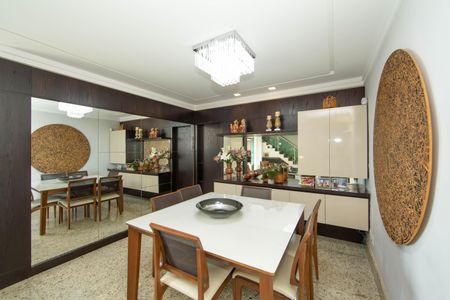 Apartamento à venda com 259m², 5 quartos e 4 vagasSALA