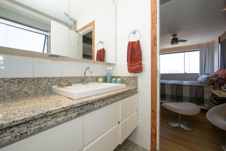 Apartamento à venda com 259m², 5 quartos e 4 vagasBANHEIRO3