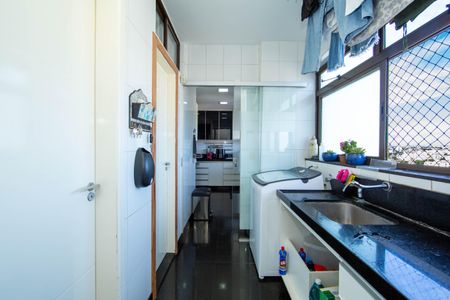 Apartamento à venda com 259m², 5 quartos e 4 vagasAREA DE SERVICO
