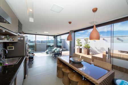 Apartamento à venda com 259m², 5 quartos e 4 vagasCOBERTURA