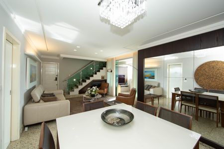 Apartamento à venda com 259m², 5 quartos e 4 vagasSALA