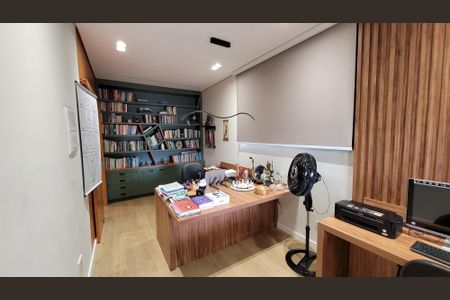 Casa de condomínio para alugar com 224m², 2 quartos e 4 vagasEscritório