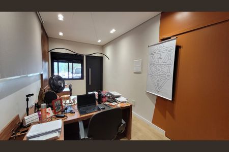 Casa de condomínio para alugar com 224m², 2 quartos e 4 vagasEscritório