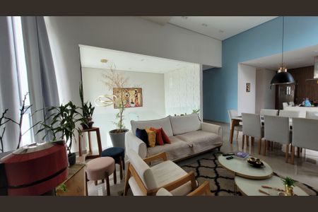 Casa de condomínio para alugar com 224m², 2 quartos e 4 vagasSala