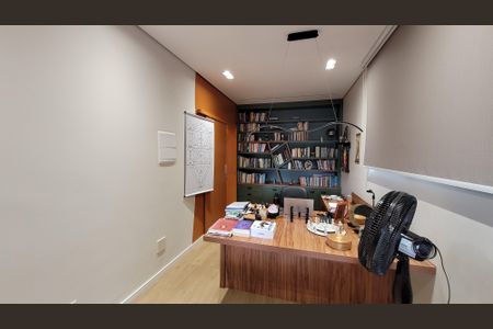 Casa de condomínio para alugar com 224m², 2 quartos e 4 vagasEscritório