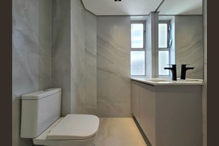 Apartamento para alugar com 145m², 3 quartos e 1 vaga Apartamento para alugar com 145m², 3 quartos e 1 vagaBanheiro da Suíte