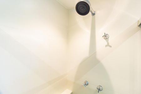 Banheiro de kitnet/studio para alugar com 1 quarto, 24m² em Vila Cordeiro, São Paulo