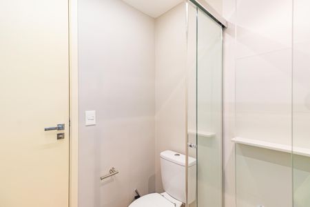 Banheiro de kitnet/studio para alugar com 1 quarto, 24m² em Vila Cordeiro, São Paulo