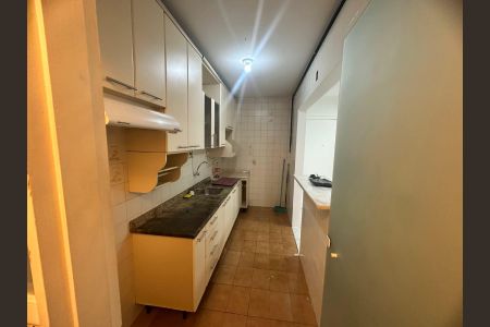 Cozinha de apartamento para alugar com 1 quarto, 65m² em Jardim do Salso, Porto Alegre