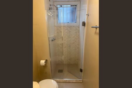 Banheiro de apartamento para alugar com 1 quarto, 65m² em Jardim do Salso, Porto Alegre