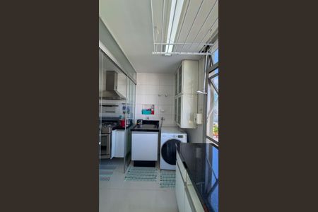 Apartamento à venda com 107m², 3 quartos e 1 vagaCozinha e Área de Serviço