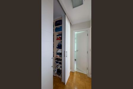 Apartamento à venda com 107m², 3 quartos e 1 vagaCloset da suíte