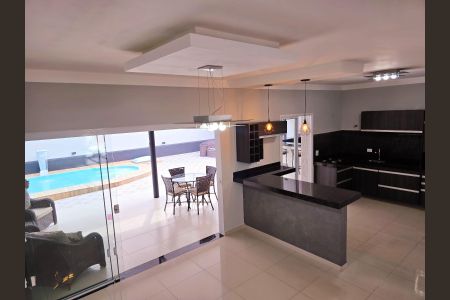 Casa para alugar com 312m², 5 quartos e 4 vagas Casa para alugar com 312m², 5 quartos e 4 vagasCozinha