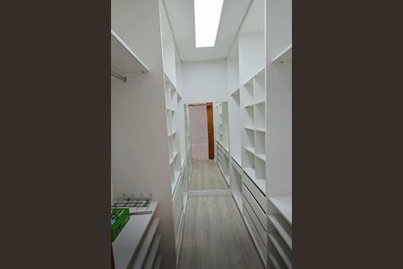 Casa para alugar com 312m², 5 quartos e 4 vagas Casa para alugar com 312m², 5 quartos e 4 vagasCloset