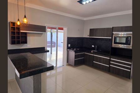 Casa para alugar com 312m², 5 quartos e 4 vagas Casa para alugar com 312m², 5 quartos e 4 vagasCozinha