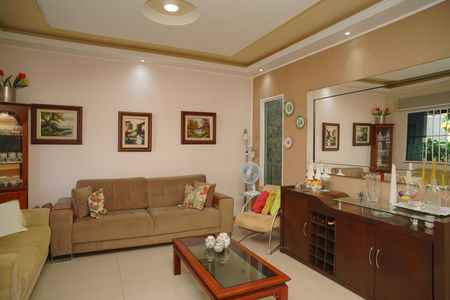 Casa para alugar com 300m², 3 quartos e 3 vagasSala