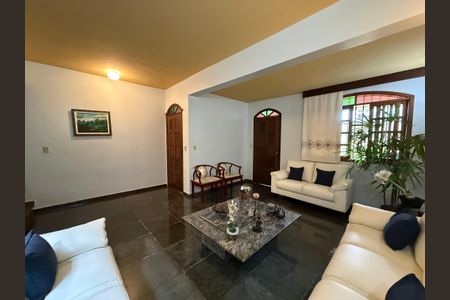 Casa à venda com 4 quartos, 225m² em Havaí, Belo Horizonte