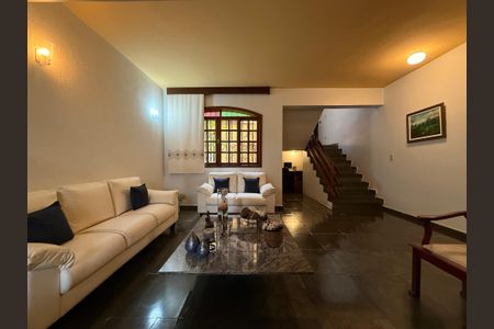 Casa à venda com 4 quartos, 225m² em Havaí, Belo Horizonte