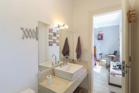 Casa à venda com 637m², 4 quartos e 4 vagasBanheiro da Suíte 2