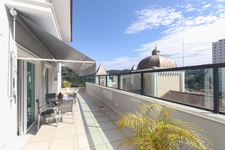 Casa à venda com 637m², 4 quartos e 4 vagasVaranda