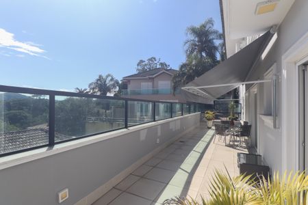 Casa à venda com 637m², 4 quartos e 4 vagasVaranda