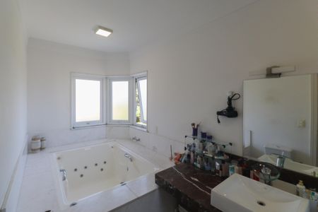 Casa à venda com 637m², 4 quartos e 4 vagasBanheiro da Suíte 1