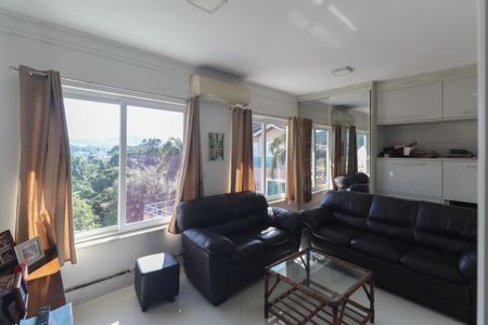 Casa à venda com 637m², 4 quartos e 4 vagasHall