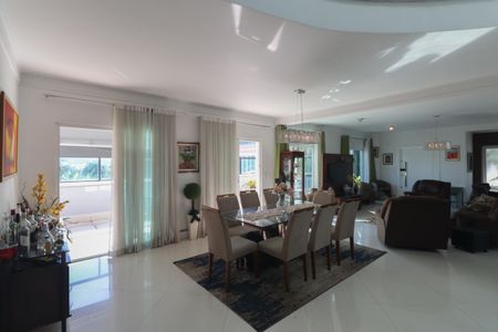 Casa à venda com 637m², 4 quartos e 4 vagasSala