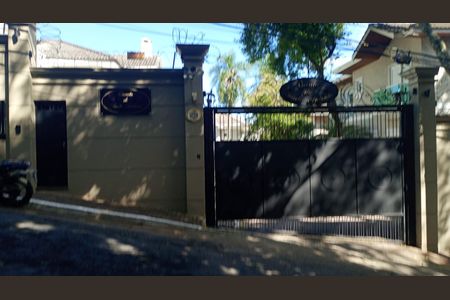 Casa à venda com 637m², 4 quartos e 4 vagasFachada