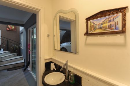 Casa à venda com 637m², 4 quartos e 4 vagasBanheiro 2