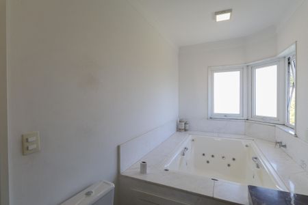 Casa à venda com 637m², 4 quartos e 4 vagasBanheiro da Suíte 1